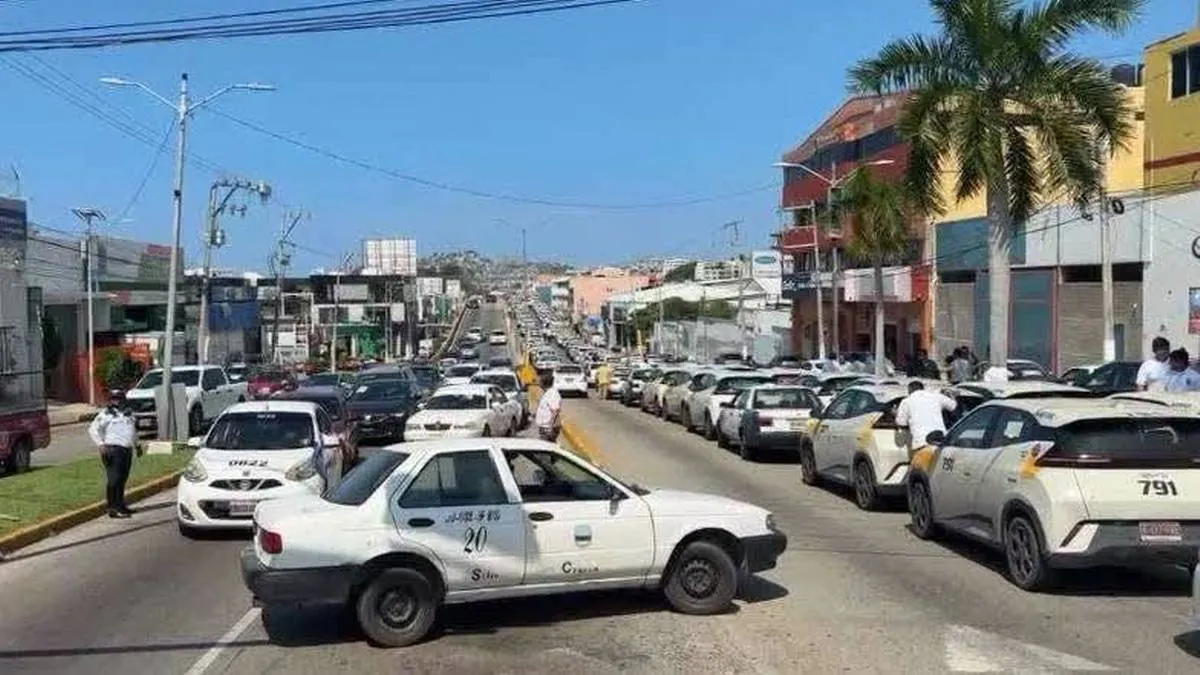 Presionan a Morena con bloqueo transportista en Acapulco: exigen “piso parejo” y acusan “cargada”