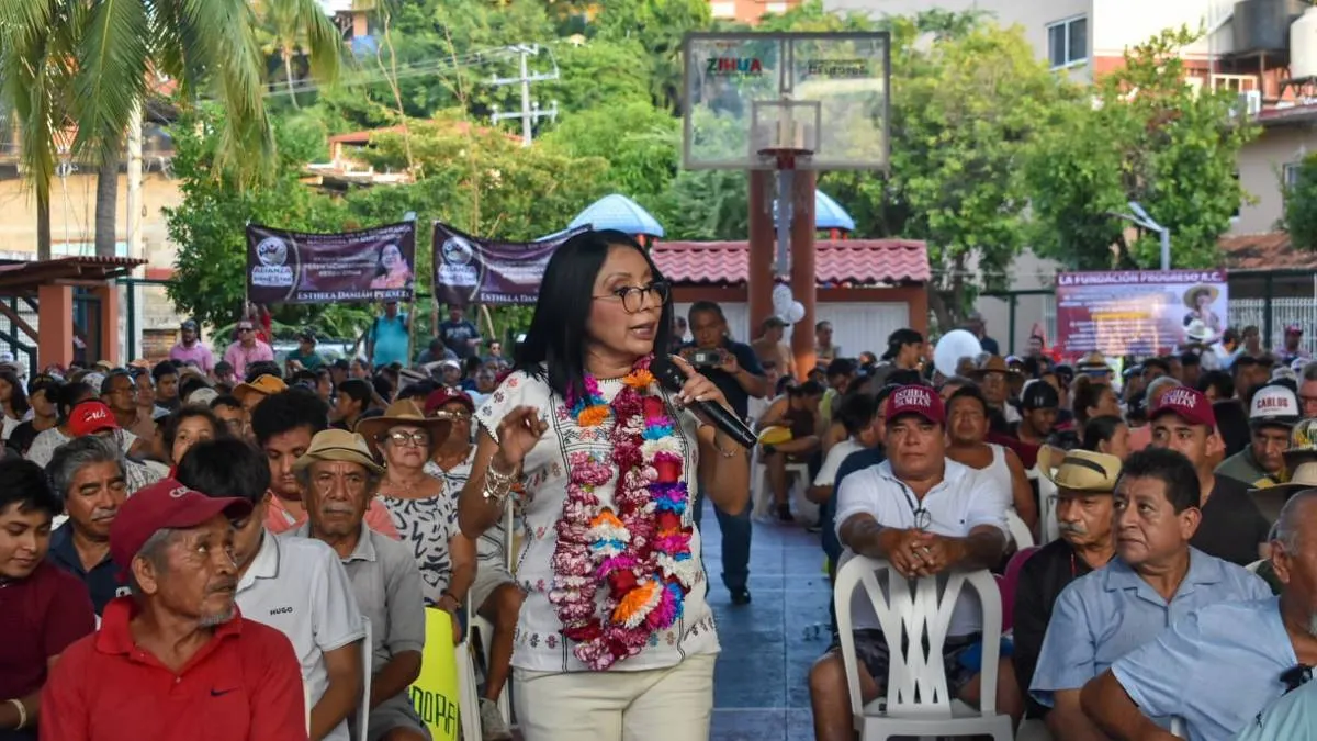 Esthela Damián reúne a más de mil 200 personas en Zihuatanejo por la defensa de la soberanía