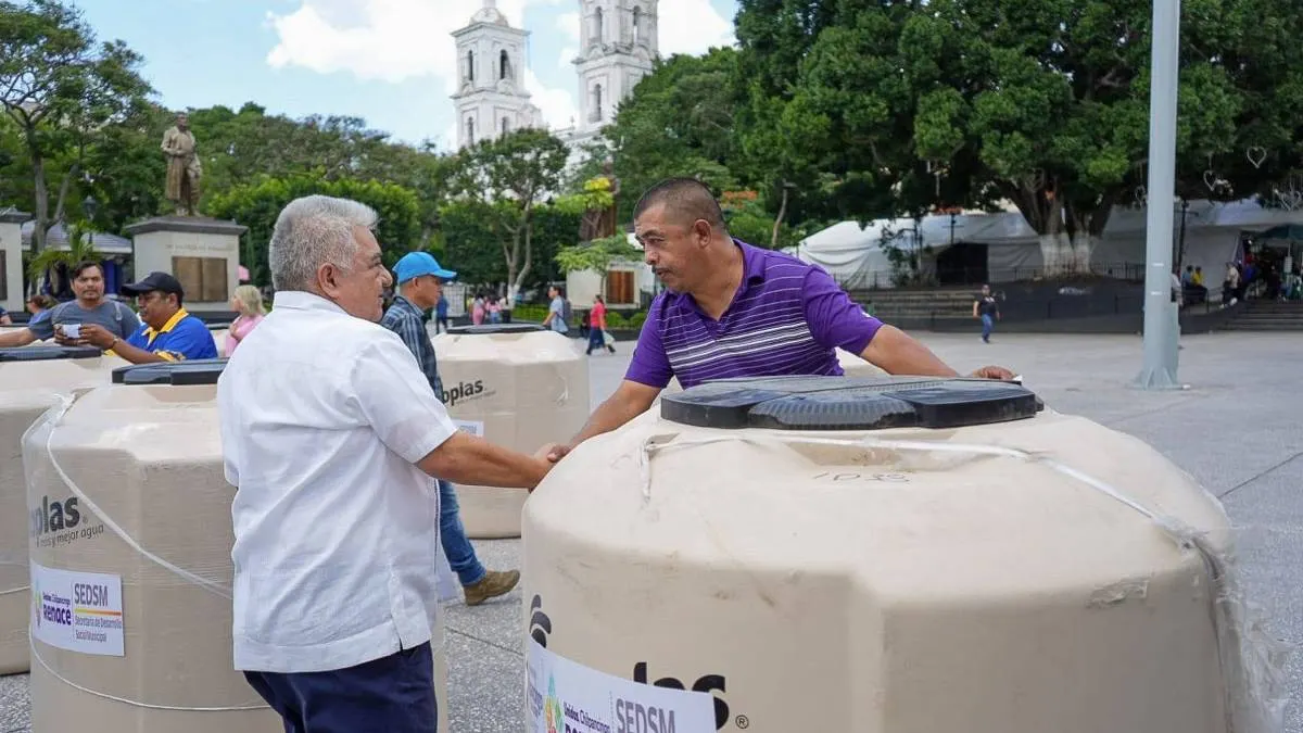 Programa Renace ya repartió más de mil tinacos en Chilpancingo