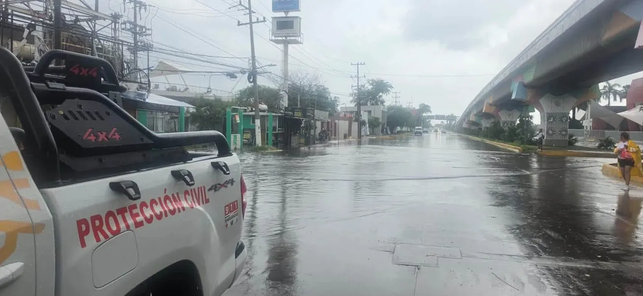 Lluvia provoca inundaciones en la Costera, Cuauhtémoc y otras vialidades de Acapulco