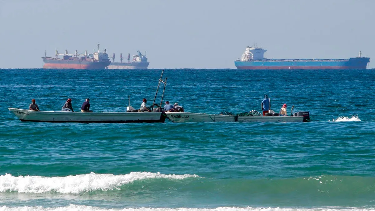 ¿Se acaba el tapón en Ormuz? El plan para que crucen los barcos (y el precio que paga Trump)