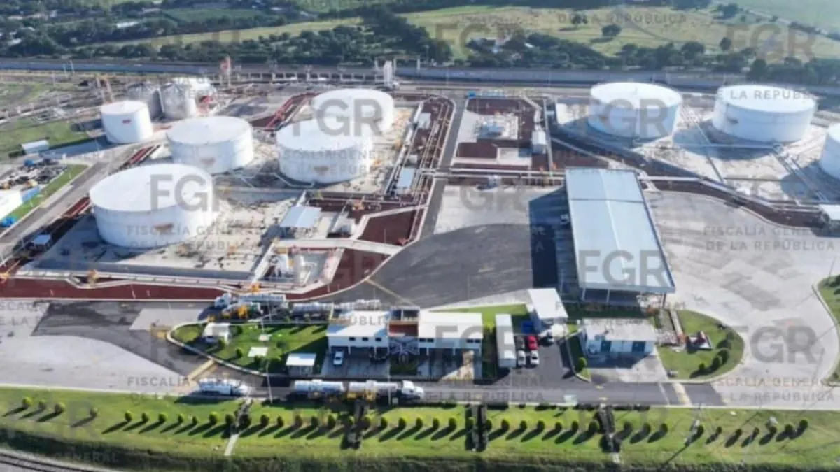¿Huachicol o no? FGR todavía revisa decomiso de los 59 M de litros de combustible que calificó como "golpe histórico"
