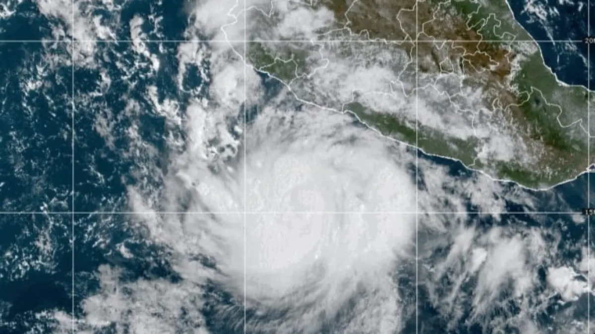 Suspenden clases en tres regiones de Guerrero por el huracán Polo