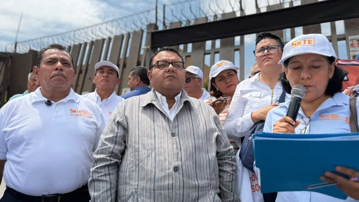 Gobierno de Guerrero recibe pliego petitorio del SNTE y representantes de Tecnológicos