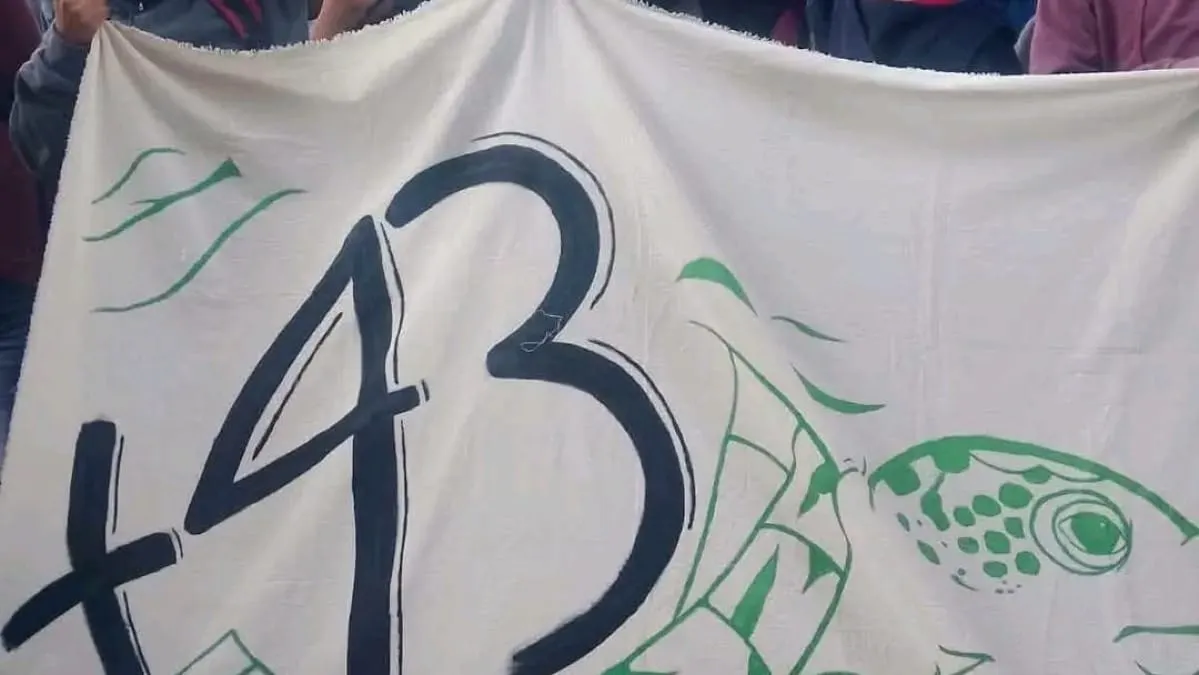Acuden cientos a Iguala para movilización por los 43 de Ayotzinapa