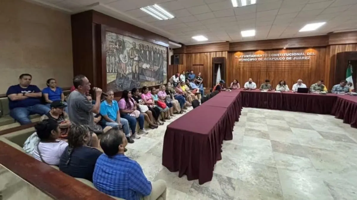 Atiende Leticia Lozano a comerciantes del Mercado Central de Acapulco tras incendio que afectó 108 locales