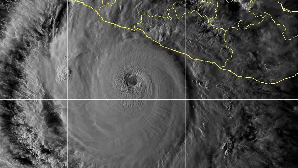 Polo comienza a alejarse de Guerrero, pero persisten lluvias y oleaje elevado