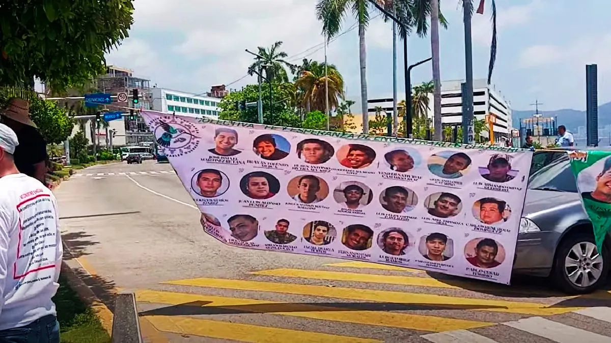 Tras protesta en la Costera, acuerdan reponer 55 fichas de desaparecidos en Acapulco