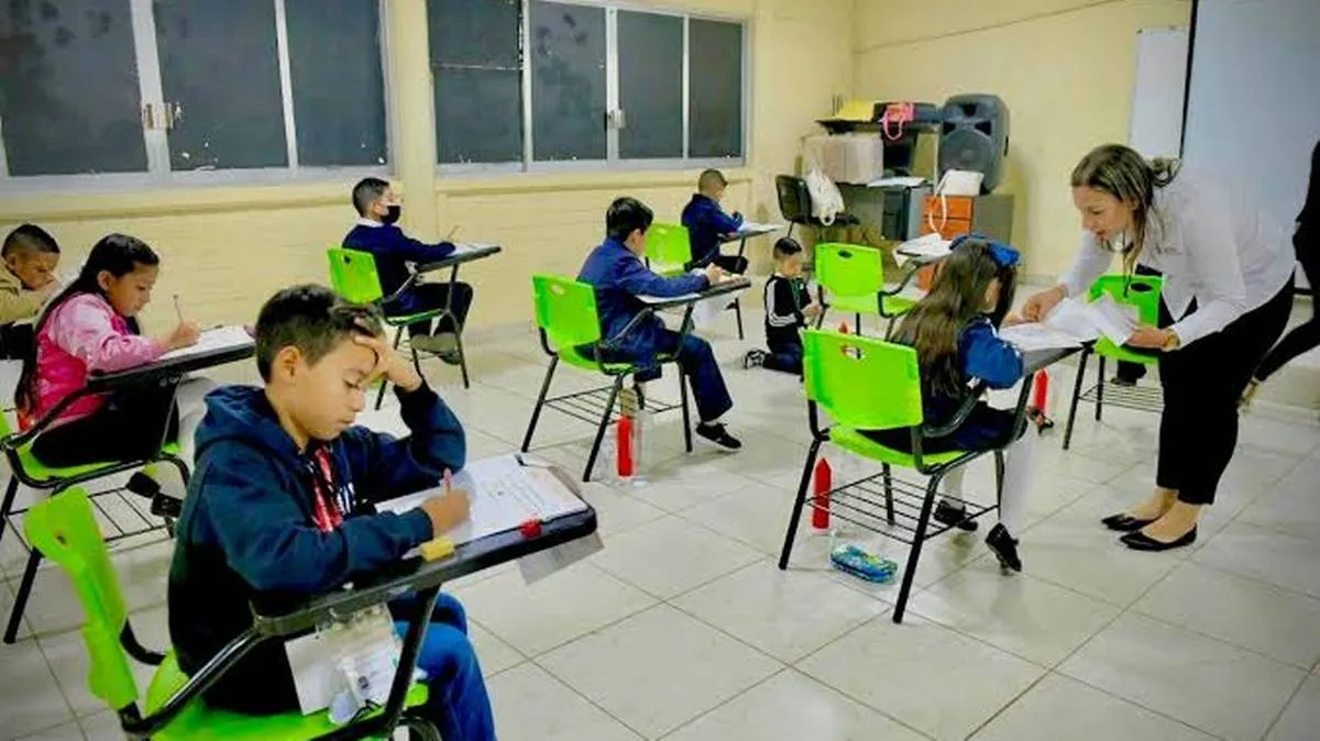 México pierde más de 529 mil alumnos en niveles básicos pese al aumento de becas