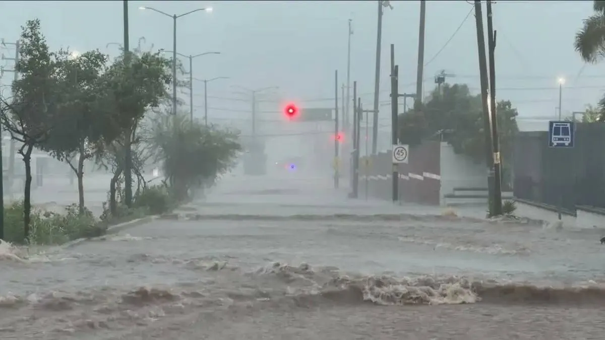 Huracán Polo toca tierra en Guaymas, Sonora, tras cruzar Baja California Sur