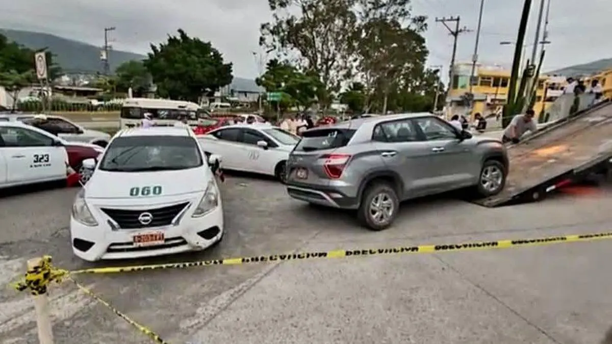 Taxistas frenan a Pronto en Chilpancingo: aseguran dos autos y hasta una camioneta de Becas