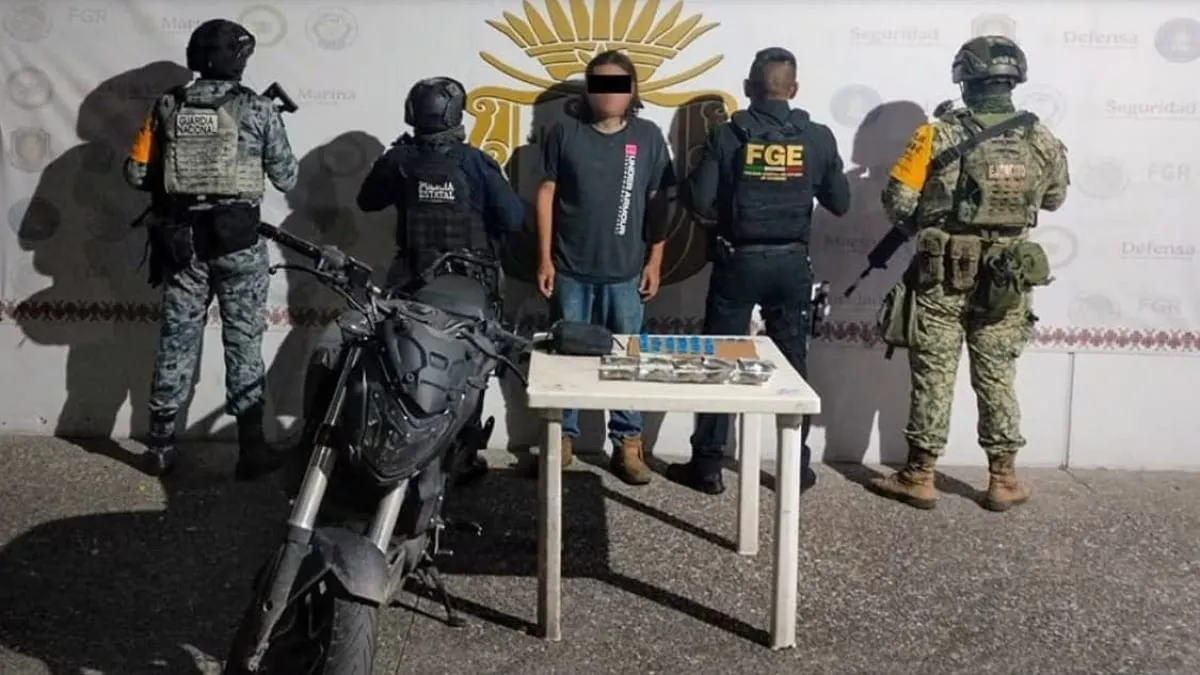 Cae en Taxco un presunto integrante de La Familia Michoacana; llevaba droga y una moto robada