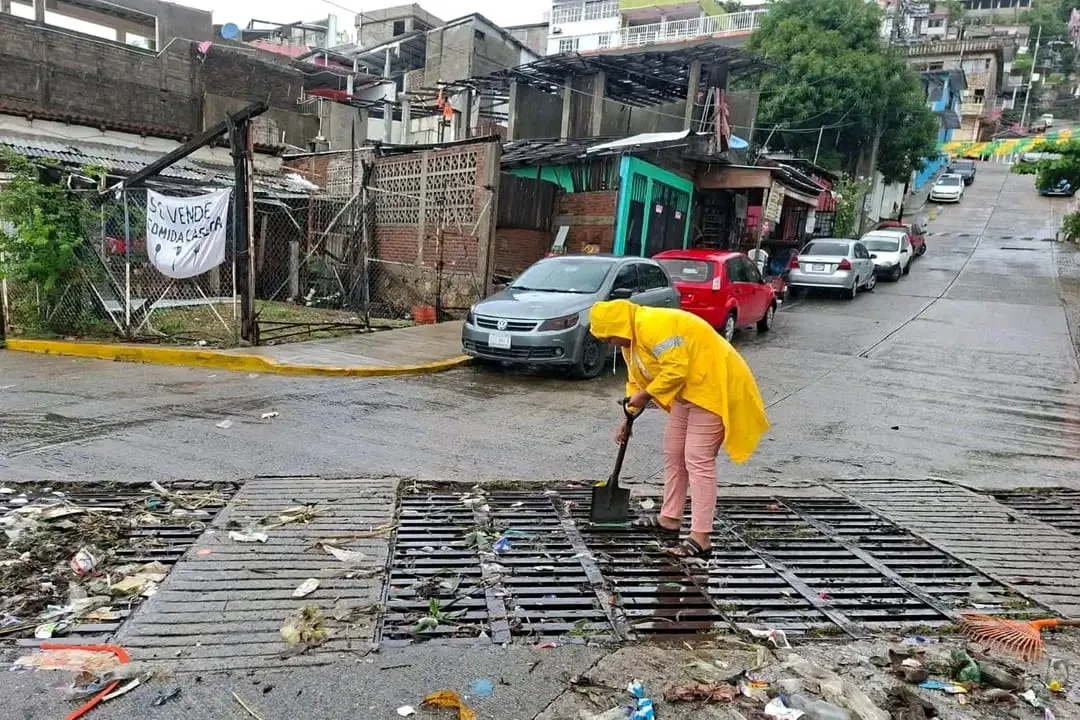 Retiran en Acapulco más de mil 740 toneladas de basura tras lluvias de Simón