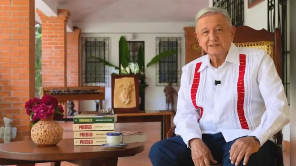 Desde elogios a Sheinbaum hasta críticas a medios y EU, así fue la reaparición de AMLO con “Pueblo"