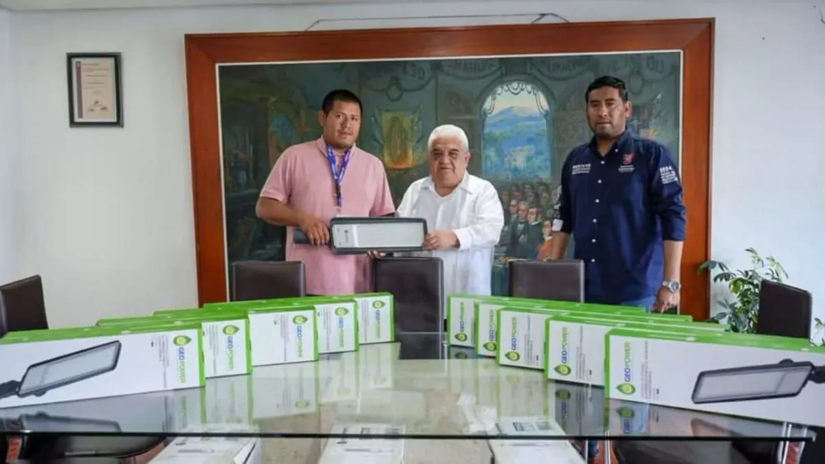 Entrega Gustavo Alarcón luminarias para reforzar la seguridad de las mujeres en Río Verde, Chilpancingo
