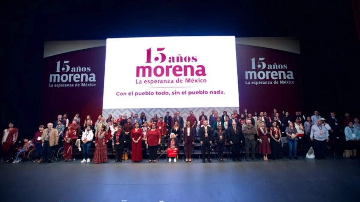 Morena celebró sus primeros 15 años de vida con un multitudinario evento en el Auditorio Nacional.