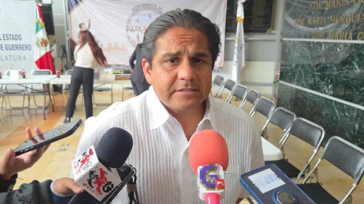 Se registra Joaquín Badillo por coordinación de Morena en Acapulco; pide piso parejo