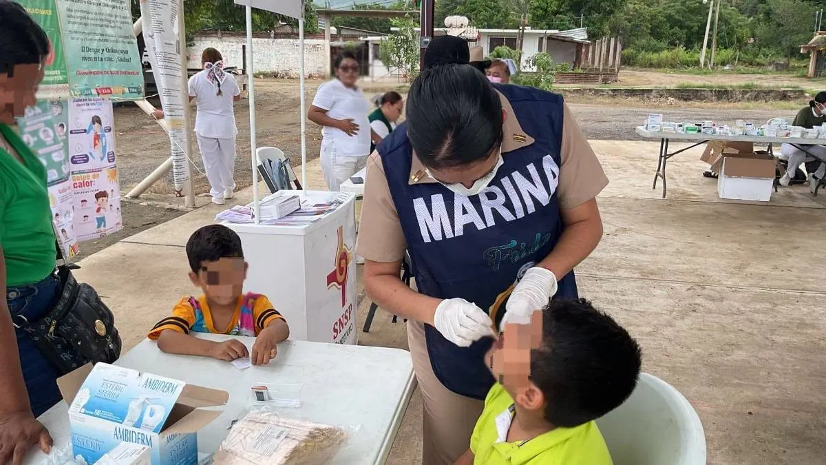 Marina brinda más de 4 mil consultas médicas en comunidades de Guerrero y Michoacán