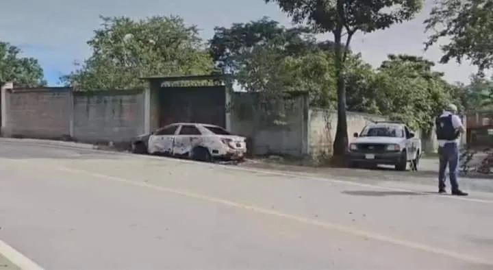Incendian un auto y atacan una casa en Chilpancingo