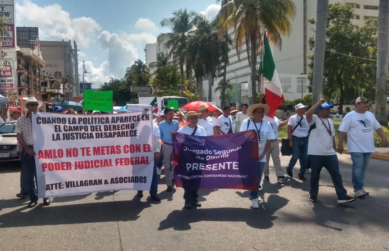 Marchan sobre la Costera trabajadores del PJF en defensa de 13  fideicomisos