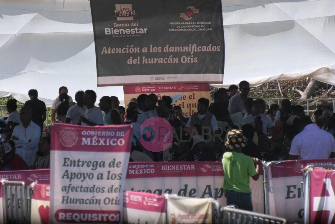 Entregan los primeros 32 mil apoyos a las familias afectadas por Otis