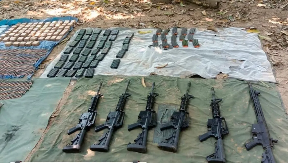 Aseguran más de 2 mil cartuchos, armas largas, drogas y en Petatlán