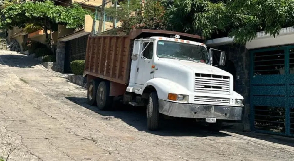 Encabeza David Jiménez Rumbo brigada de limpieza en Acapulco tras Otis
