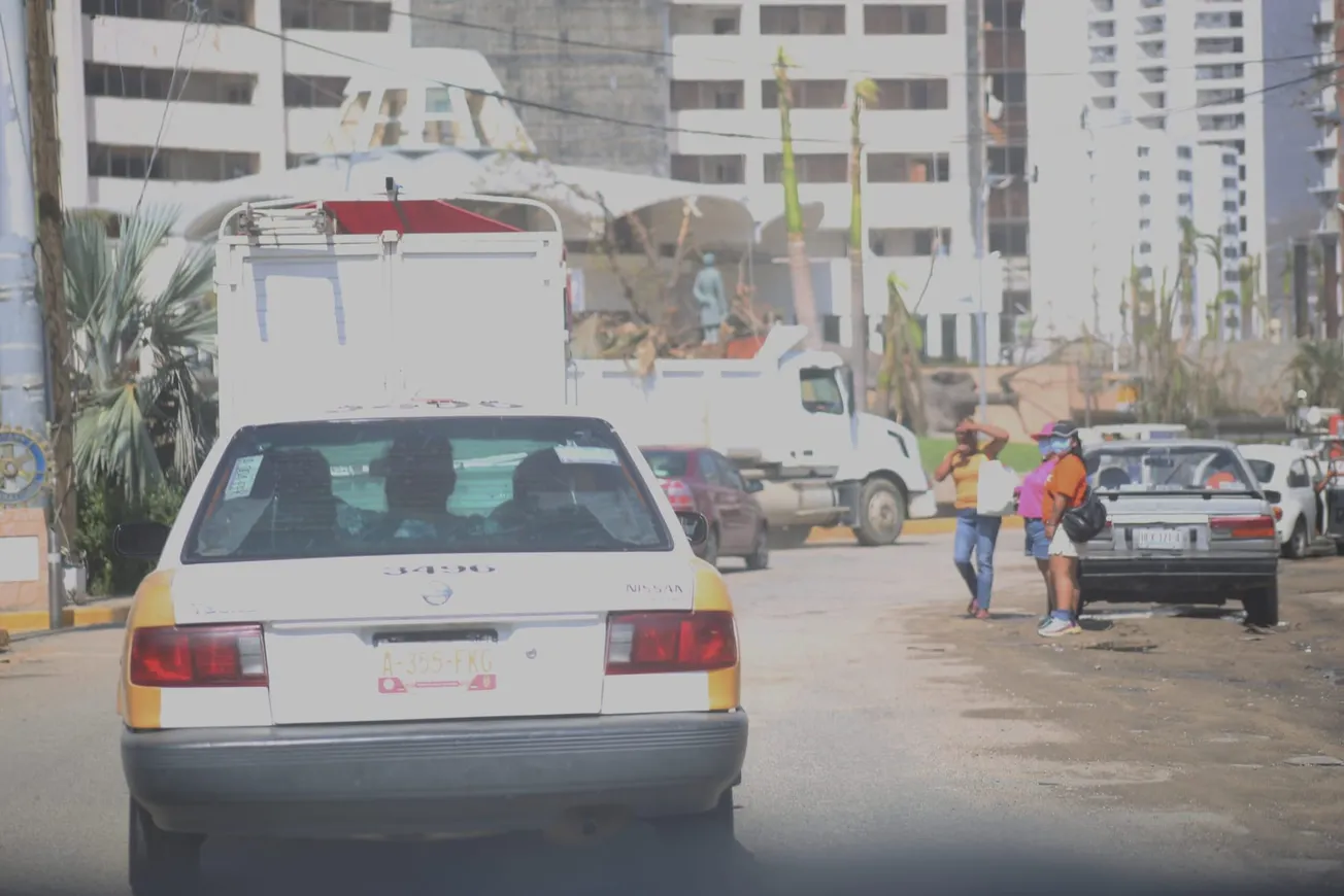 Aumenta el pasaje en la zona de desastre en Acapulco