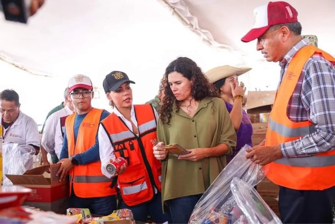 Supervisan Evelyn y Luisa María Alcalde la entrega de despensas y enseres domésticos