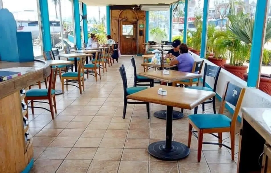 Reabren bares y restaurantes en Acapulco tras Otis, informa Evelyn Salgado