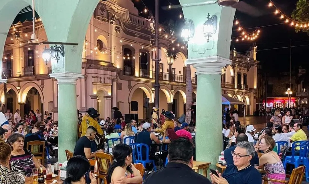 Ofrece Veracruz trabajo a 200 meseros de Acapulco afectados por Otis