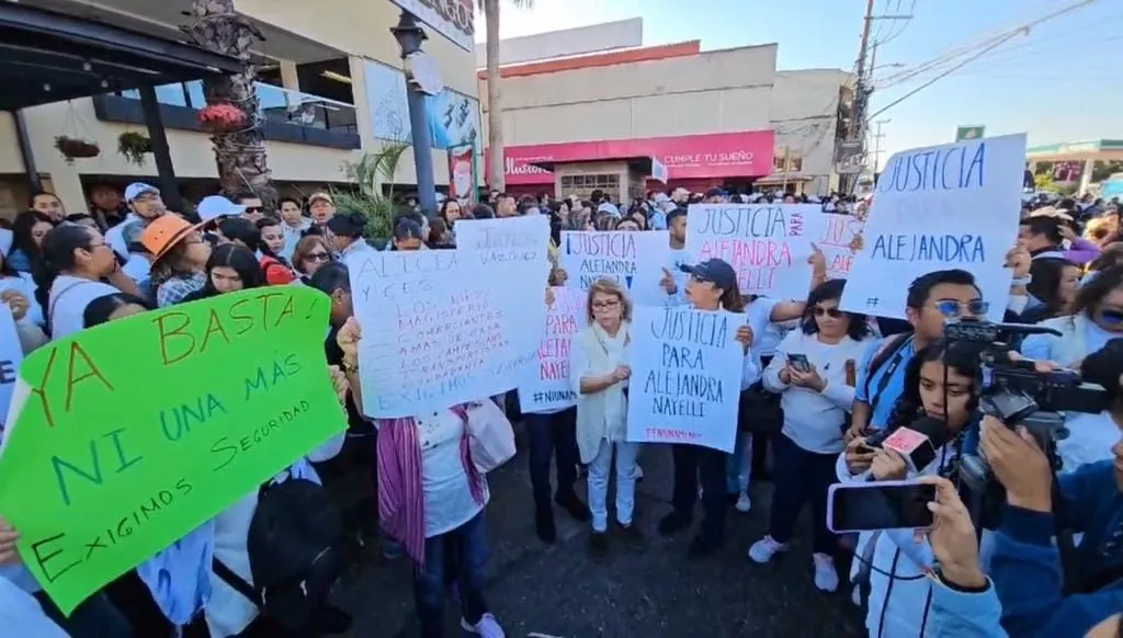 Con marcha, maestros ‘repudian’ la inseguridad y violencia en Cuernavaca