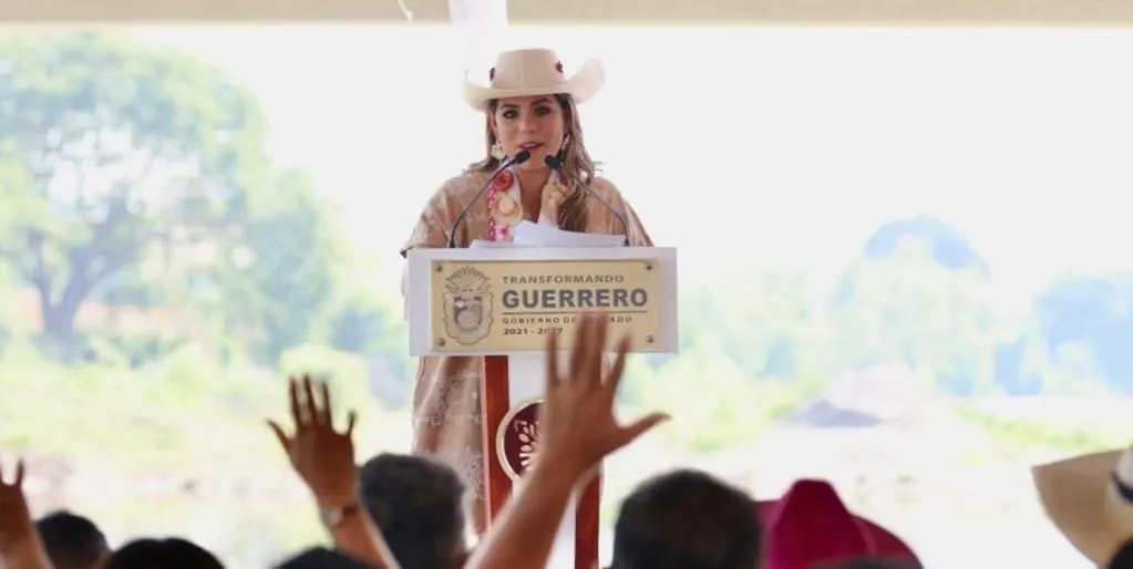 Entrega Evelyn dos obras en Cutzamala y Coyuca de Catalán con inversión de 25 mdp