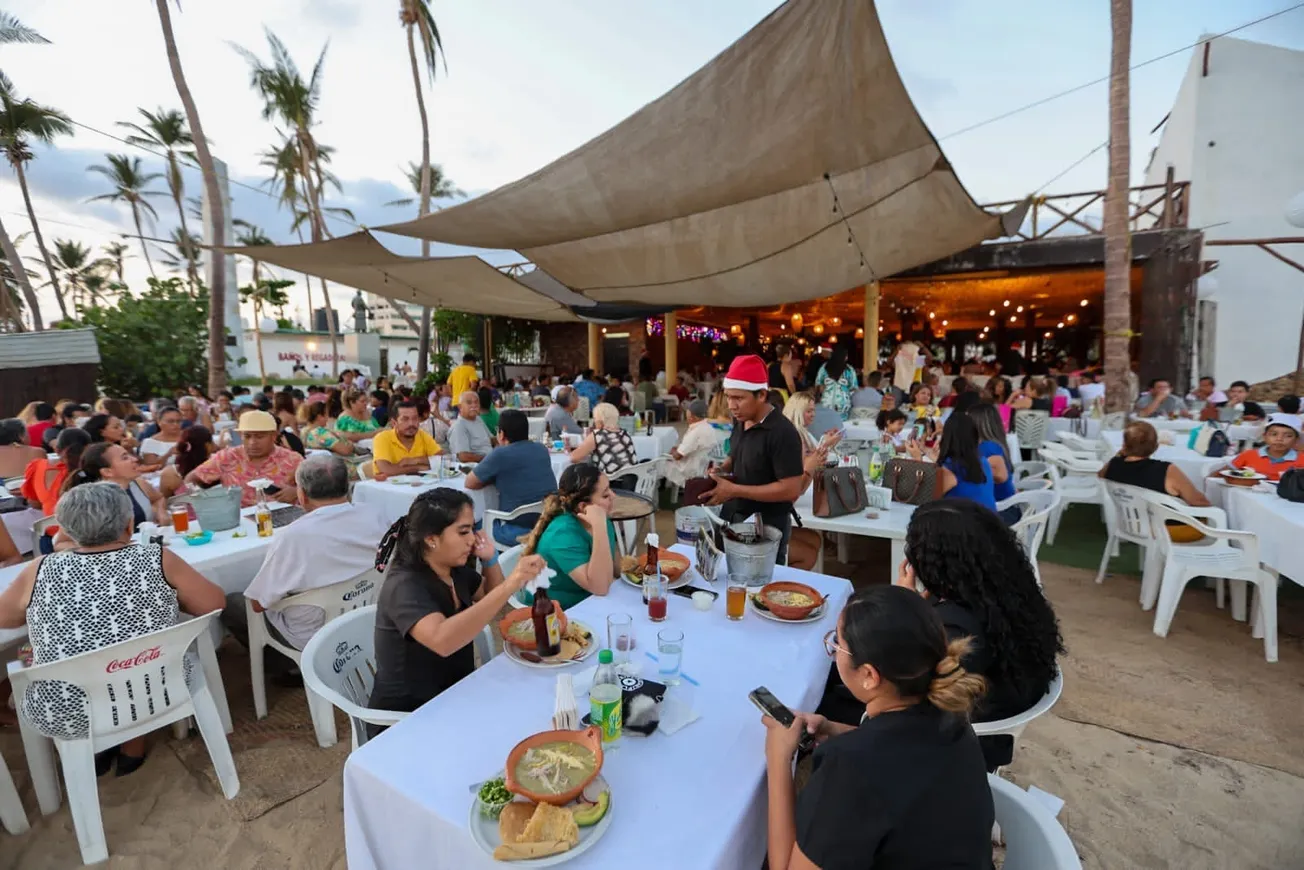 “Acapulco ya está de pie”, afirman restauranteros al recibir a los primeros turistas