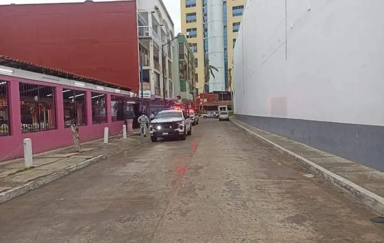 Hallan cuerpo calcinado a metros de la Costera de Acapulco