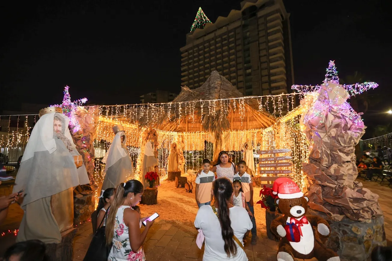 Regresa la alegría al Parque Papagayo con el encendido de la Villa Navideña
