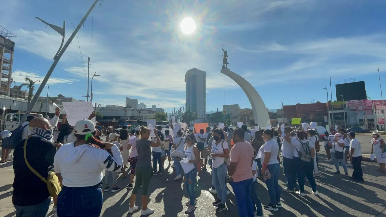 Bloquean Costera de Acapulco por desaparición de Luisa Fernanda