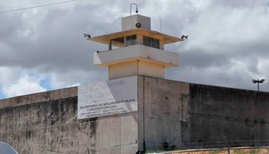 Deja dos policías heridos intento de motín en penal de Acapulco