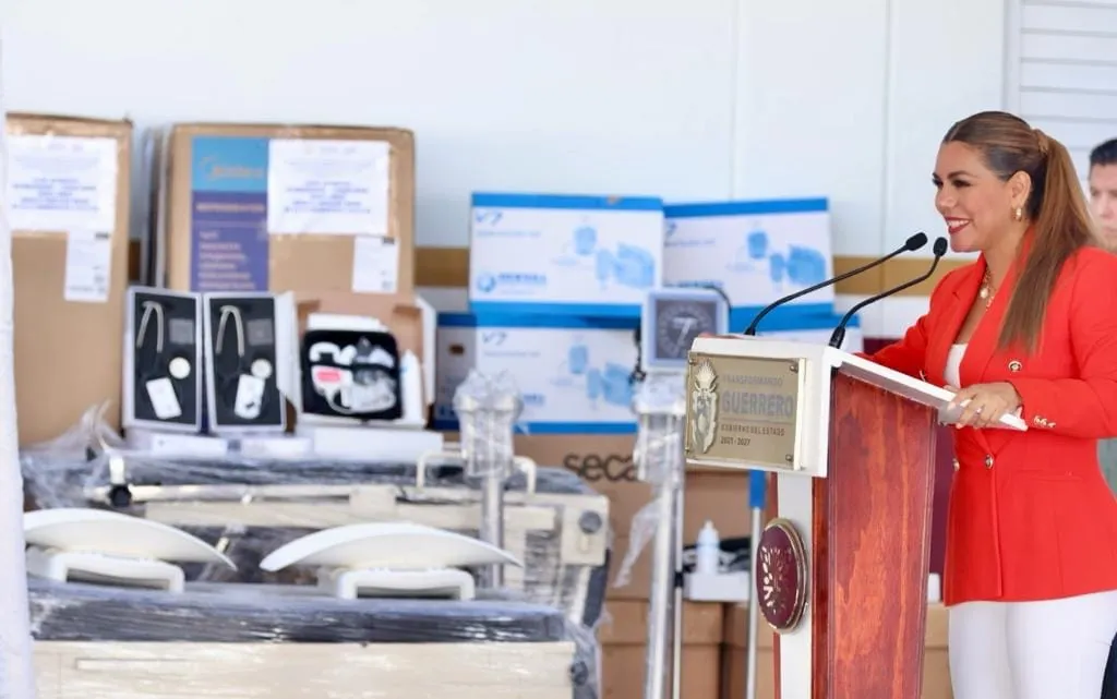 Equipa Evelyn hospitales de Acapulco y Coyuca con una inversión de 15 millones de pesos