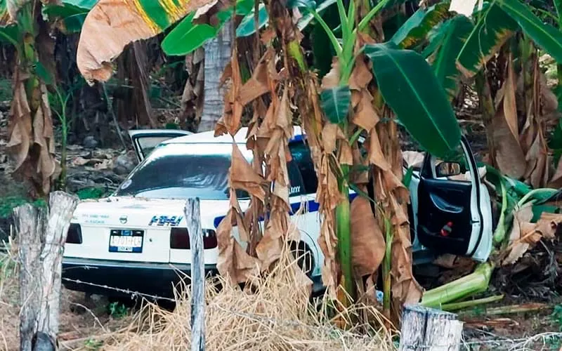 Ejecutan a dos en un taxi en Marquelia, Guerrero