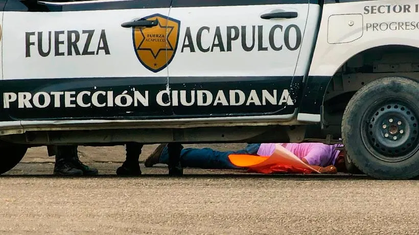 Ejecutan a un hombre en el estacionamiento de un Autozone en Acapulco