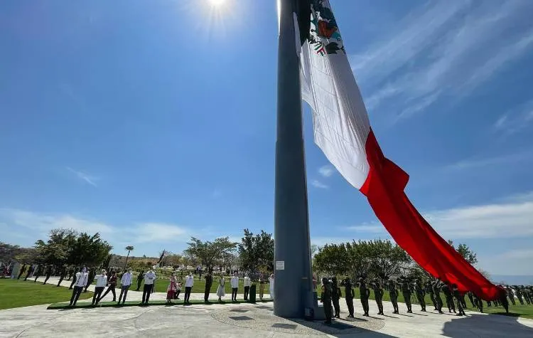 Se daña Asta Monumental de Iguala a semanas del Día de la Bandera