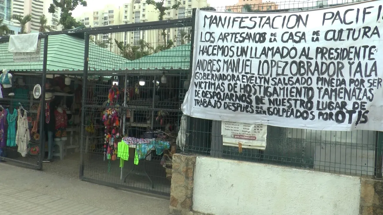 Rechazan artesanos cuartel de la GN en el Centro Cultural Acapulco
