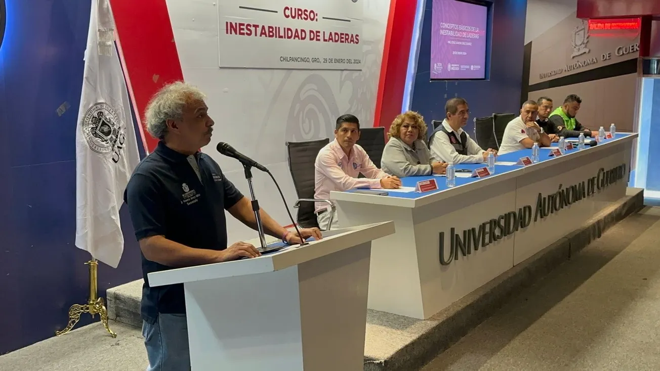 En foro en la UAGro, llaman a estar preparados por daños colaterales del huracán “Otis”