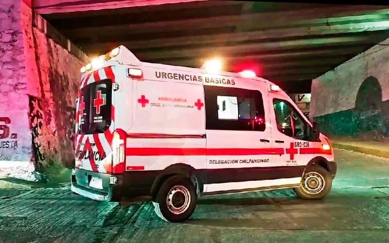 Balean a limpiaparabrisas bajo el puente Ayutla de Chilpancingo