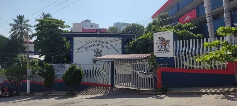 Suspende clases la UAGro en facultad de medicina, ante amenazas al transporte