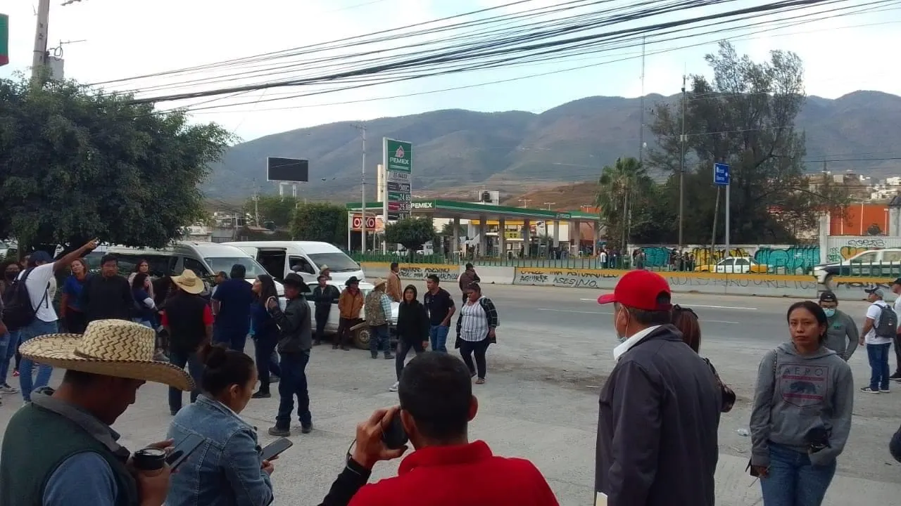 Bloquean el parador del marqués en Chilpancingo; UNIPEG exige reconocimiento