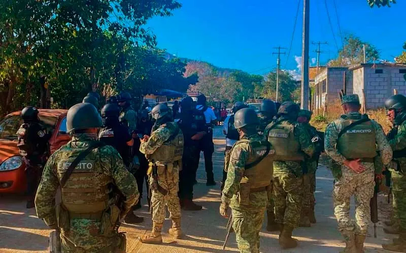 Reportan heridos tras irrupción de comando en Coacoyulillo, Guerrero