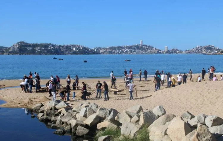 Celebra Félix Salgado Macedonio su cumpleaños con jornada de limpieza en Acapulco