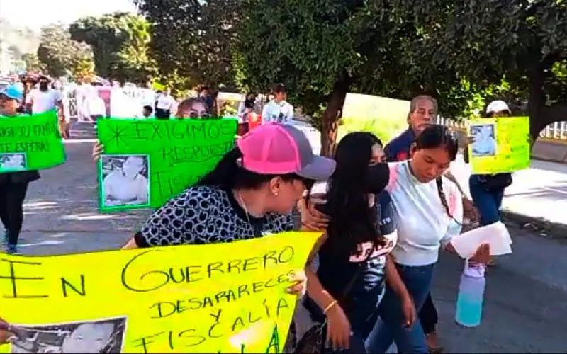 Marchan en Chilpancingo para exigir aparición de Sigifredo Villalba